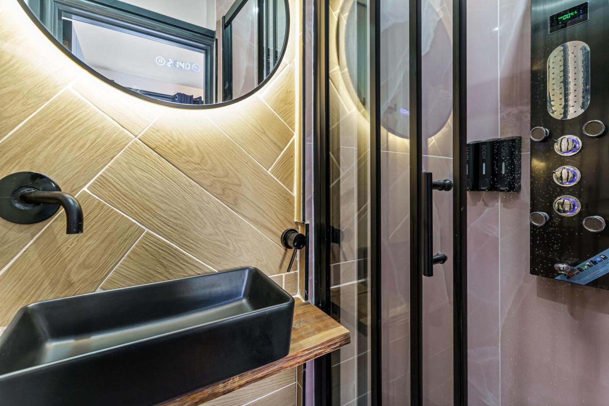 G Eighty Four Apart otel Londra Dış mekan fotoğraf