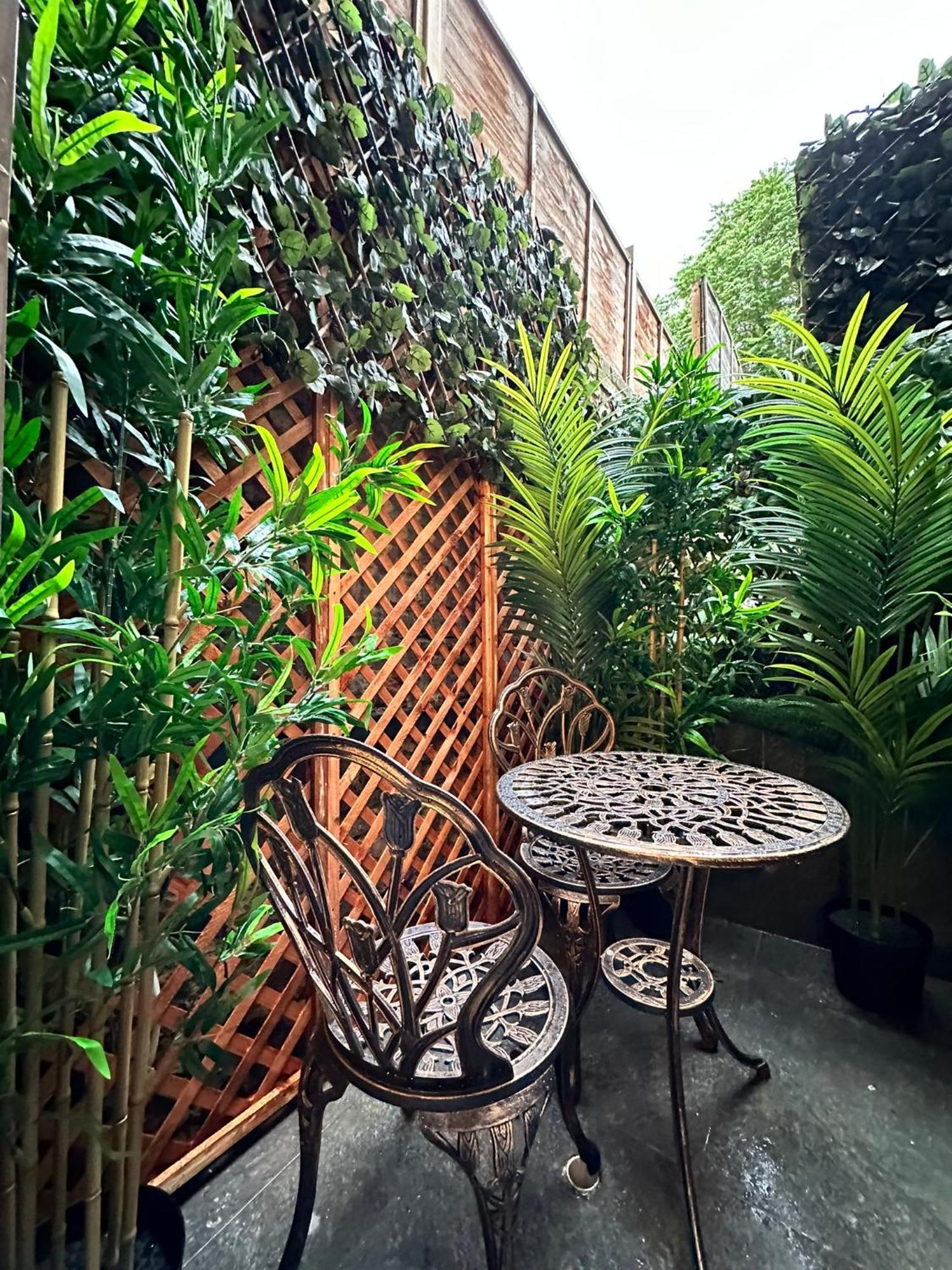 G Eighty Four Apart otel Londra Dış mekan fotoğraf