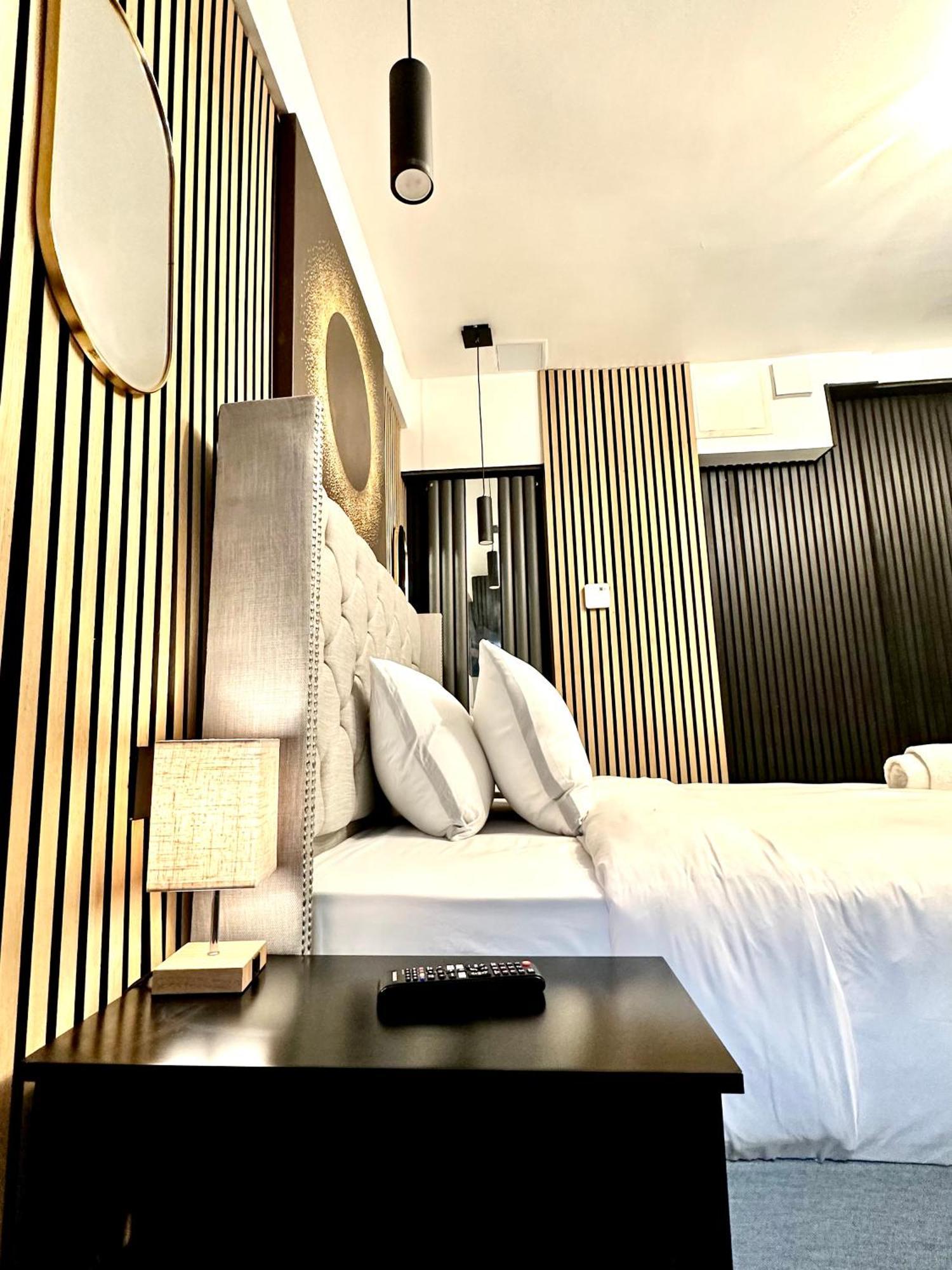 G Eighty Four Apart otel Londra Dış mekan fotoğraf