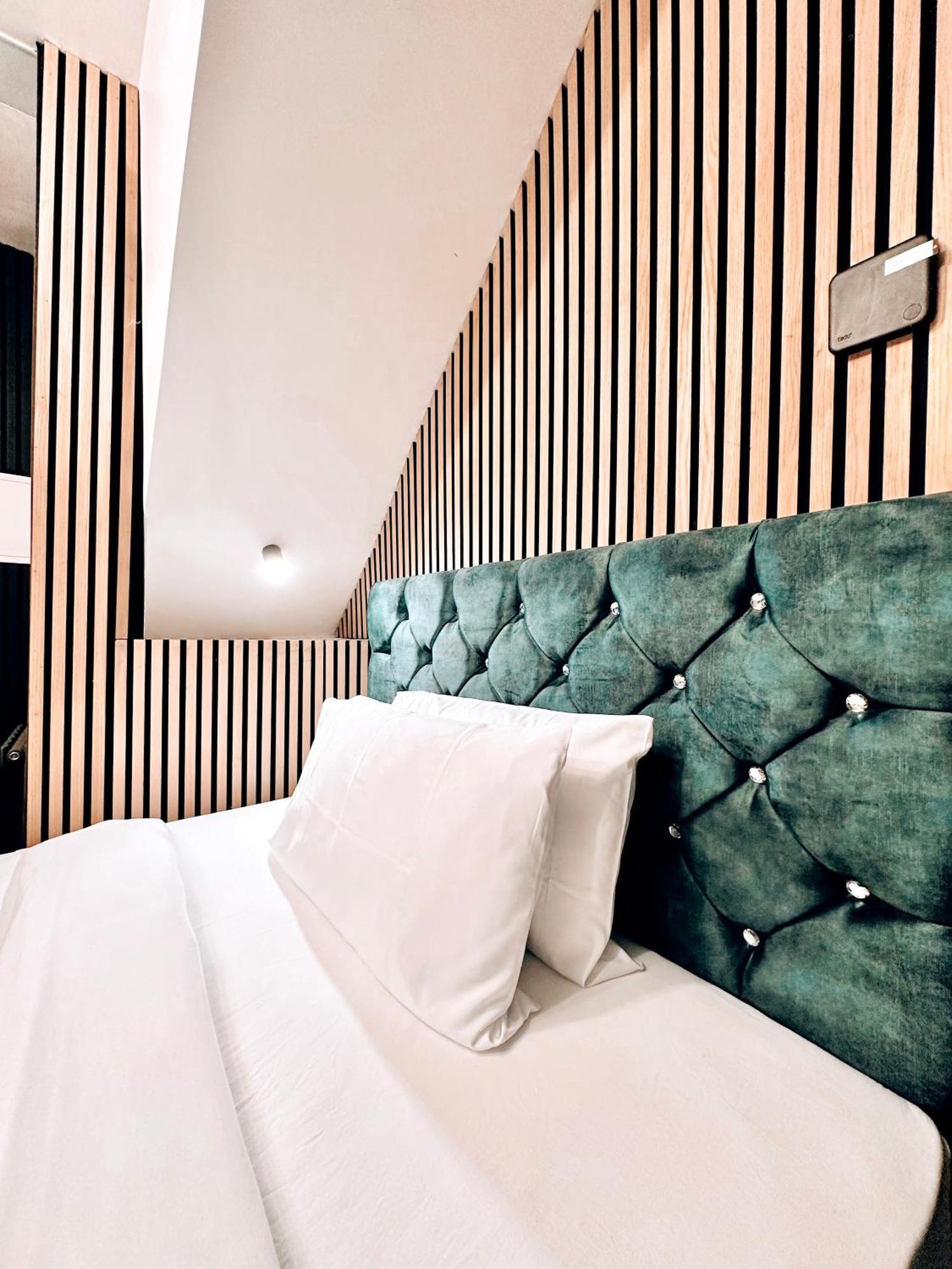 G Eighty Four Apart otel Londra Dış mekan fotoğraf
