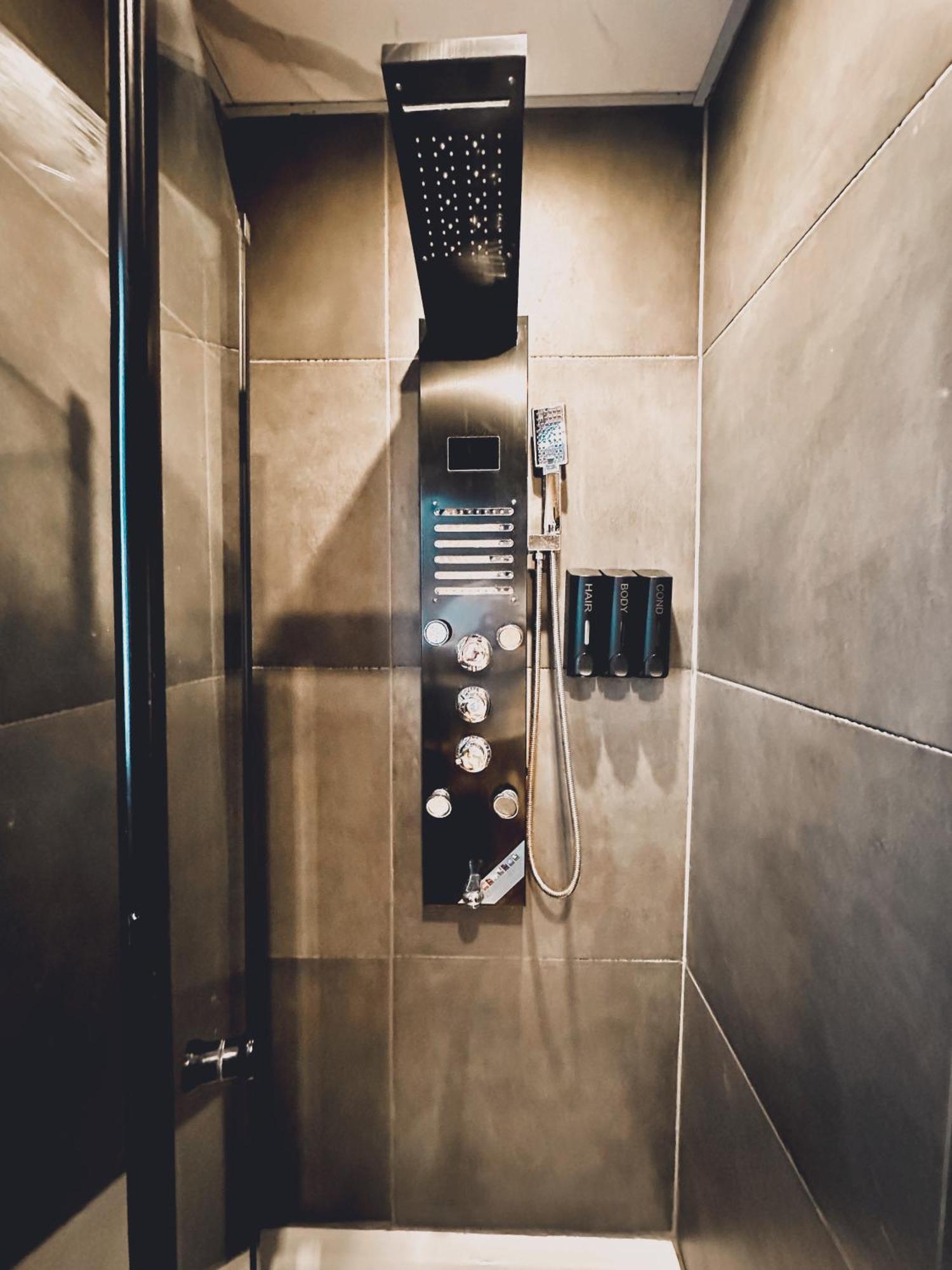 G Eighty Four Apart otel Londra Dış mekan fotoğraf