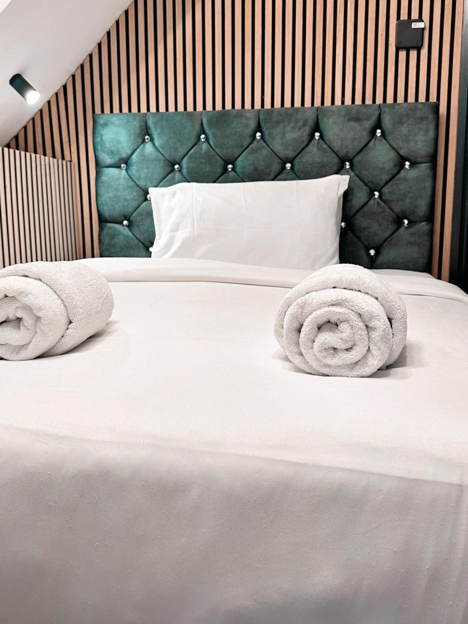 G Eighty Four Apart otel Londra Dış mekan fotoğraf