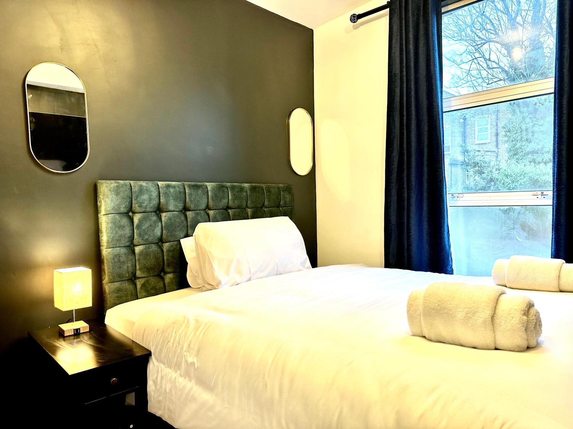 G Eighty Four Apart otel Londra Dış mekan fotoğraf