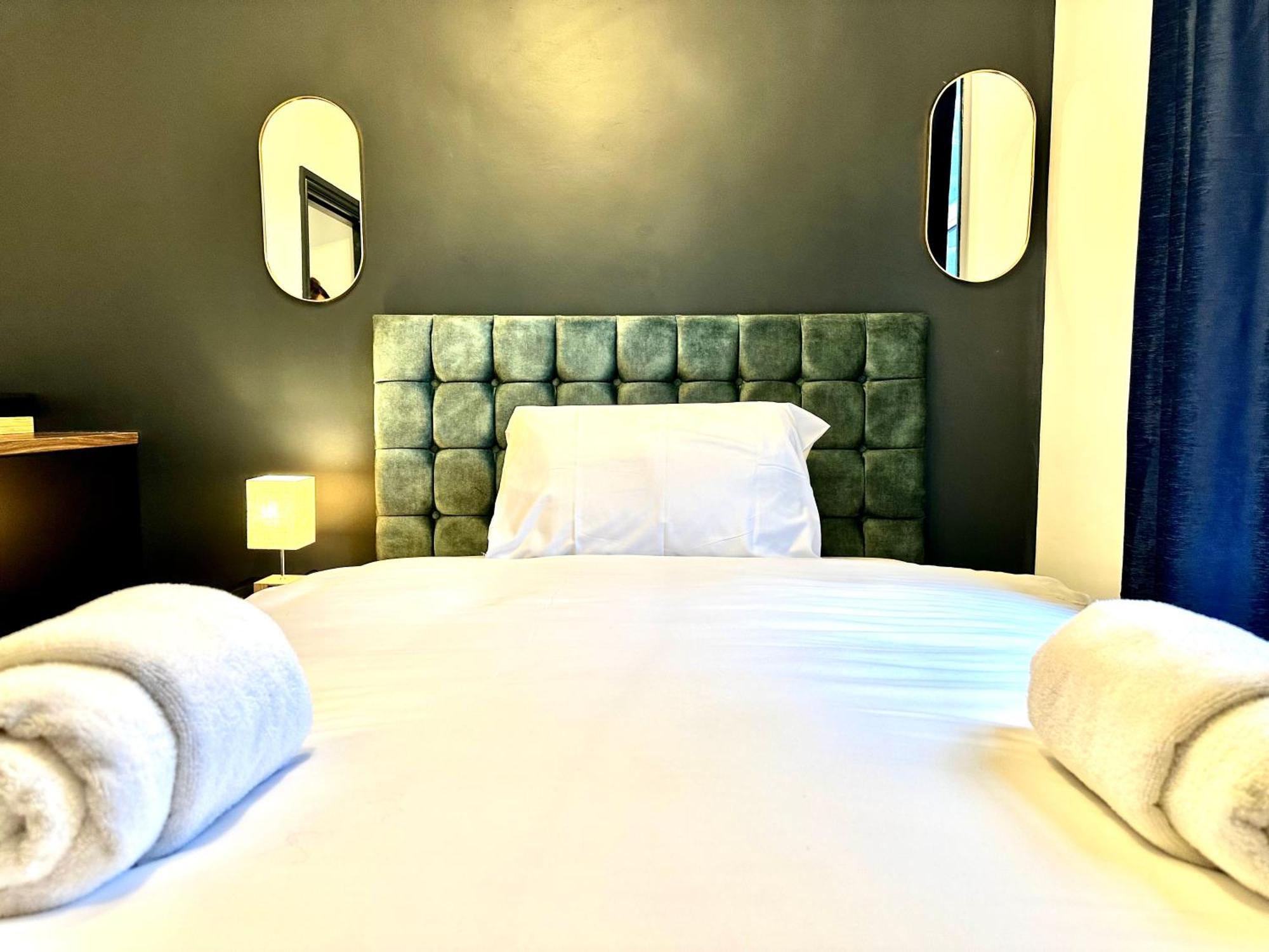 G Eighty Four Apart otel Londra Dış mekan fotoğraf